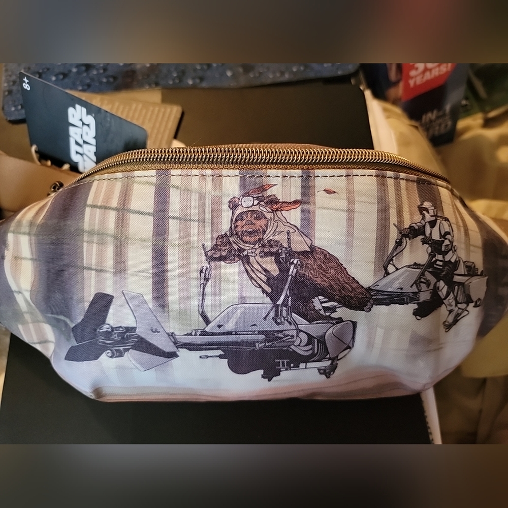 Disney,Funko, and Lucas Film Star Wars Fanny pack multicolor made in China NWT - Picture 4 of 9